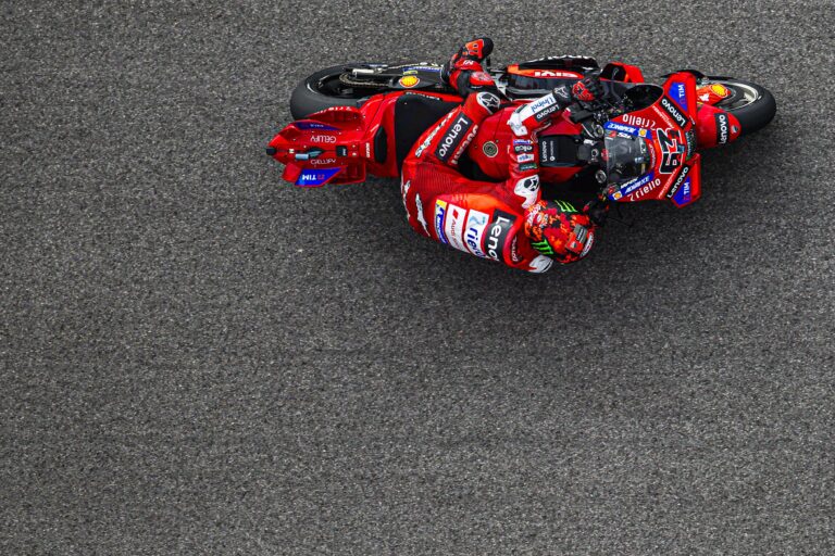 Jöhet a nagy bemutatkozás, de vajon végleg beszáll a bajnoki csatába Bagnaia? – hétvégi menetrend