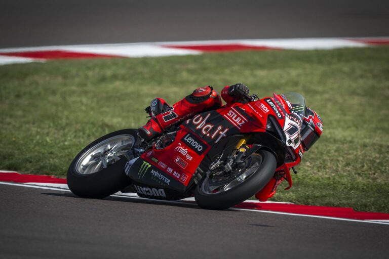 Bulega a végén verte meg Sam Lowest a pole-ért, Razgatlıoğlut csapattársa vitte az első sorba