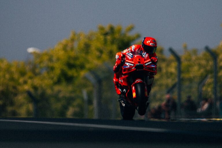 Marc Márquez továbbra is az élen, Bagnaiát Quartararo is felülmúlta a Le Mans-i edzésen