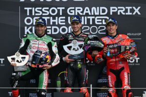 Marco Bezzecchi, Johann Zarco, Marc Márquez, Brit Nagydíj, 2025, vasárnap
