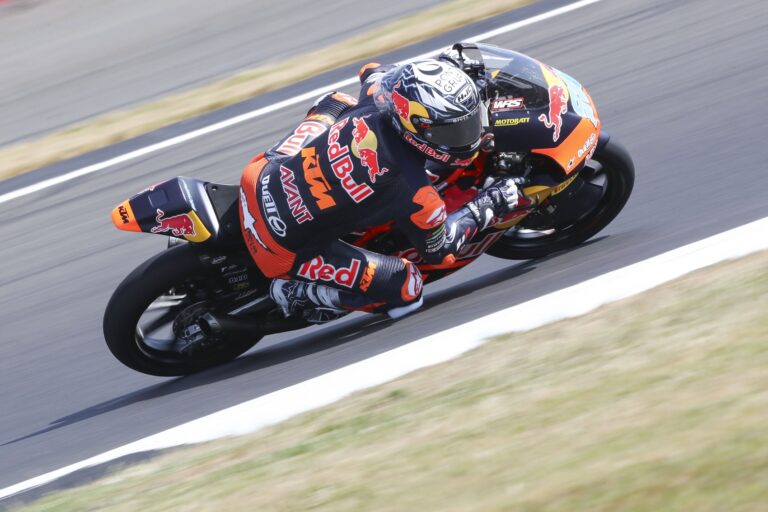 Rueda csodát tett, a rajtrács legvégéről nyerte meg a Moto3-as futamot, Márquezék versenyzője először dobogós
