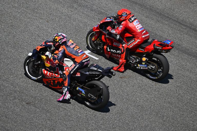 Mire lenne képes Acosta egy Ducatin? – a Márquez fivérek és Bagnaia válaszoltak 