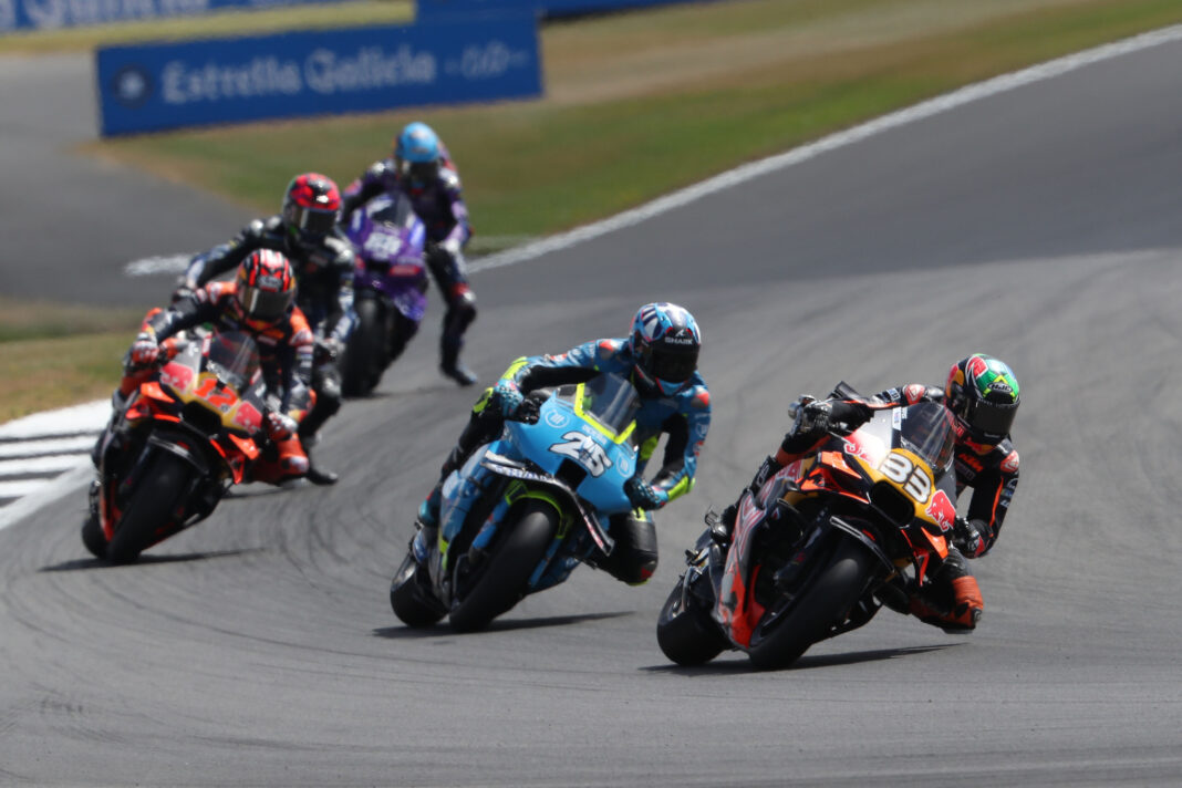 MotoGP, Brad Binder, KTM, Raúl Fernández, Trackhouse, Maverick Viñales, Tech3, Álex Rins, Yamaha, Miguel Oliveira, Pramac, Brit Nagydíj 2025, vasárnap