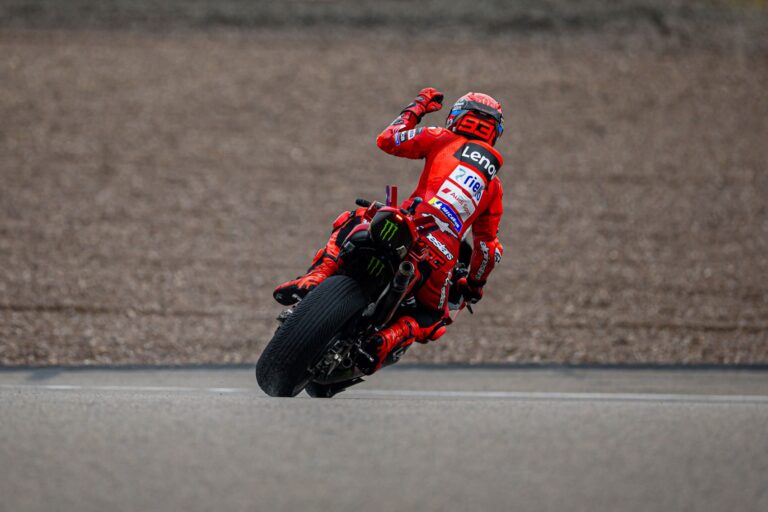 Marc Márquez az edzésen is az élen zárt, Martín a Q2-ben, Bagnaia a Q1-ben kezd szombaton