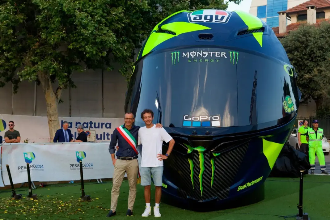 Valentino Rossi, sisak, 2022, Urbino