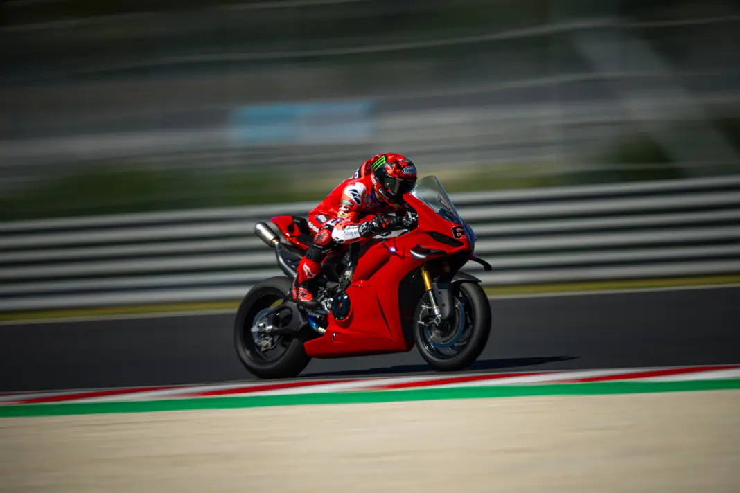 Francesco Bagnaia, Ducati Panigale V4S, Balaton Park Circuit 2025, teszt