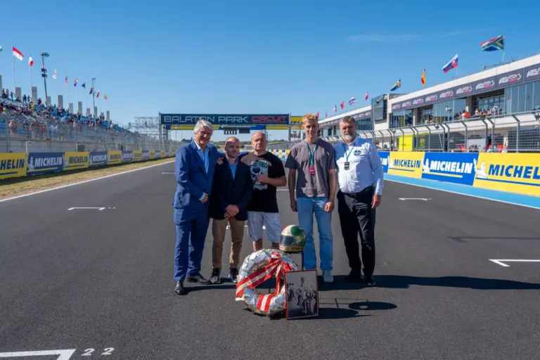 Fiával és Talmácsi Gáborral emlékeztek meg Drapál Jánosra a Balaton Park Circuiten (képek)