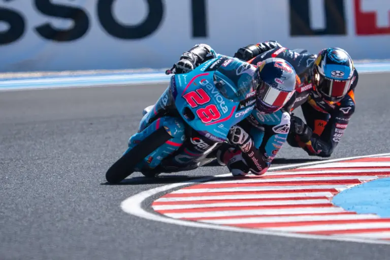Óriási befutót hozott az első Moto3-as Magyar Nagydíj, Quiles legyorsulta Perronét a célnál