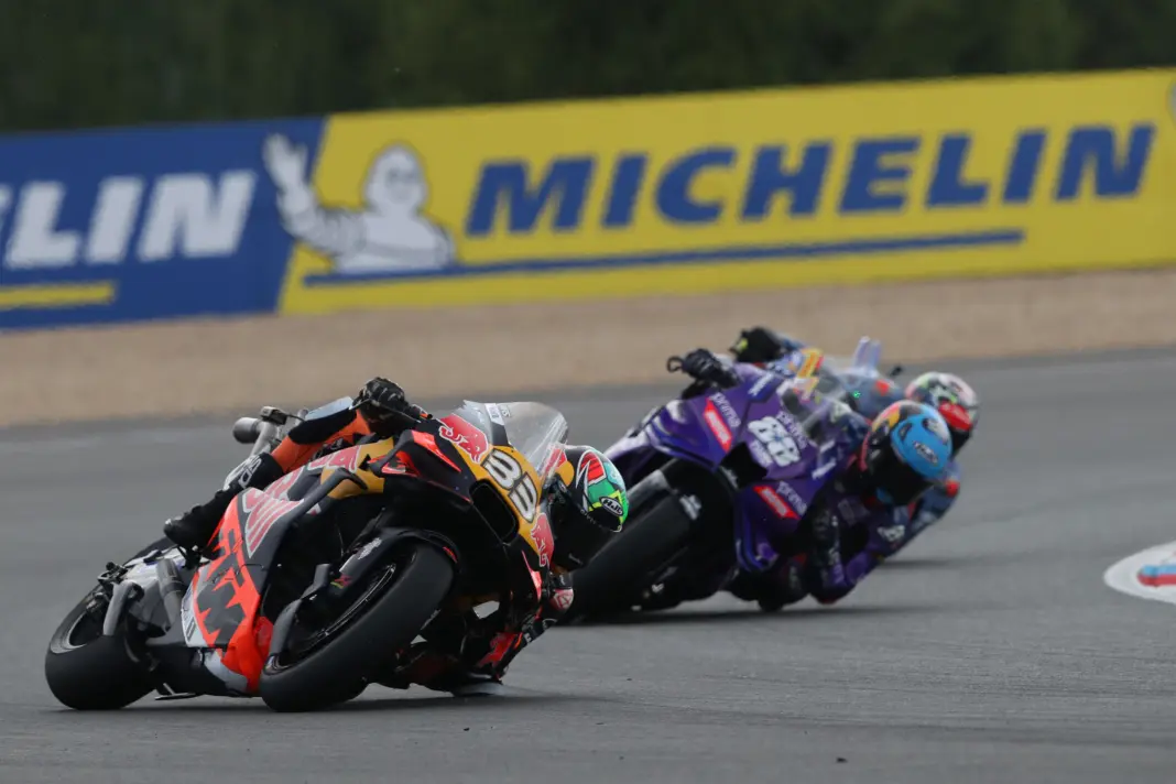 MotoGP, Brad Binder, KTM, Miguel Oliveira, Pramac, Álex Márquez, Gresini, Cseh Nagydíj 2025, szombat