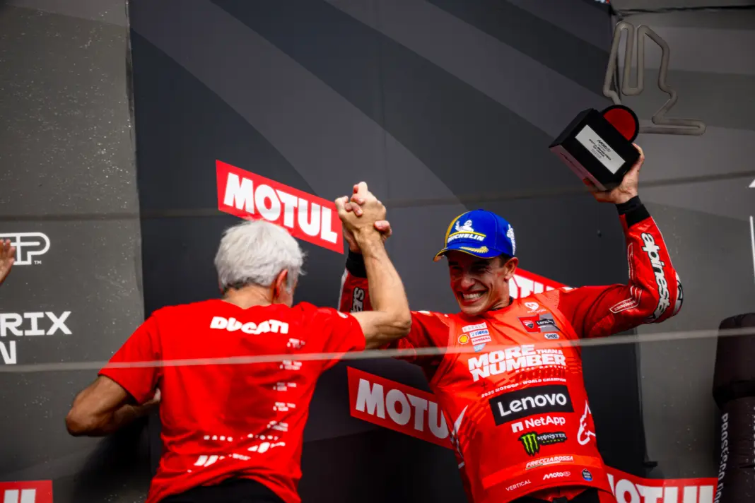 MotoGP, Marc Márquez, Gigi Dall'Igna, dobogó, Japán Nagydíj 2025, vasárnap