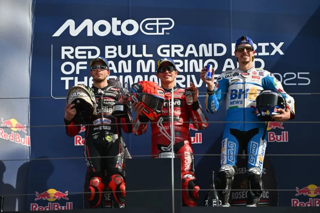 Marco Bezzecchi, Marc Márquez, Álex Márquez, dobogó, San Marinó-i Nagydíj, 2025, vasárnap