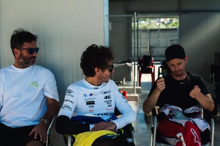 Ismét összecsapott Rossi és Stoner – de ezúttal nem motorokon (videó)