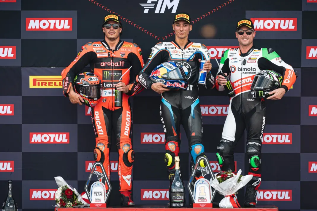 Nicolo Bulega, Toprak Razgatlioglu, Alex Lowes, dobogó, Magny-Cours, 2025, vasárnap