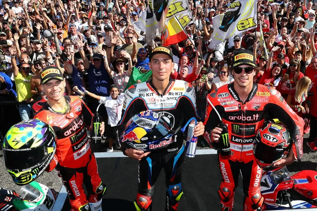 Nicolo Bulega, Toprak Razgatlıoğlu, Álvaro Bautista, 2025, Estoril, első futam, dobogó