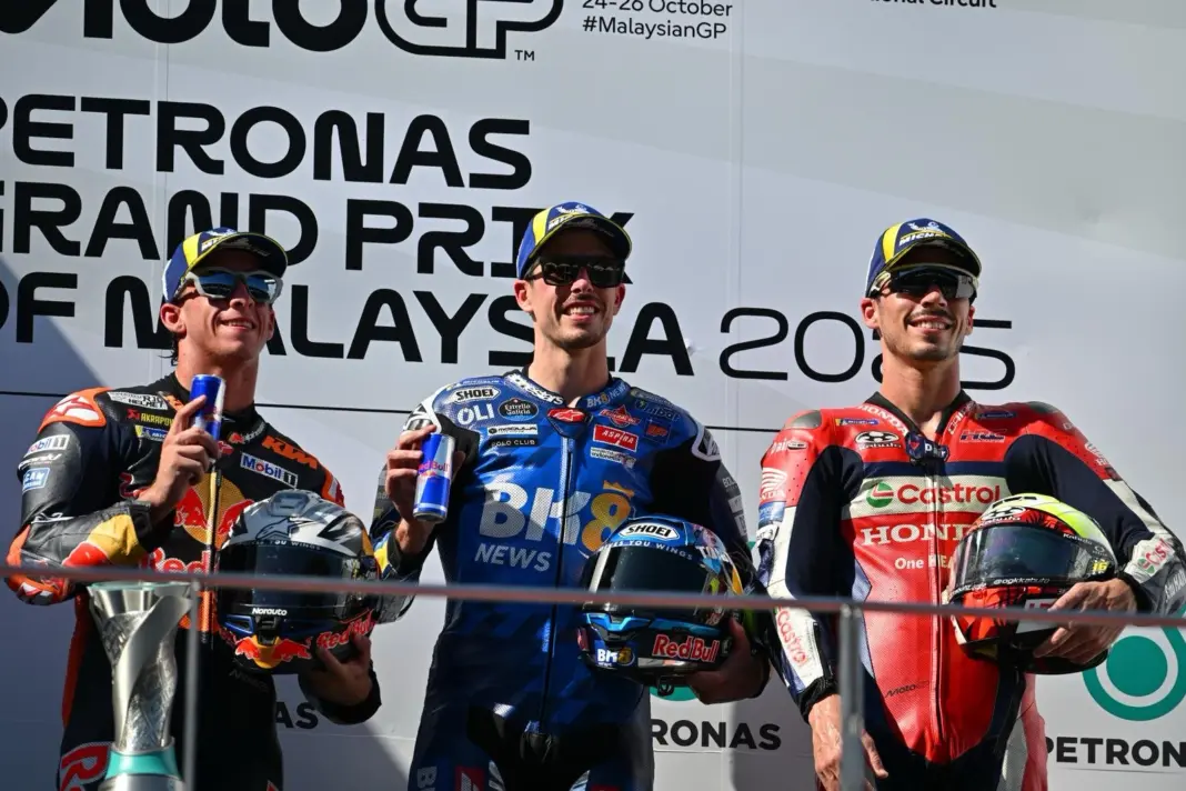 MotoGP, Pedro Acosta, Álex Márquez, Joan Mir, dobogó, Maláj Nagydíj 2025, vasárnap MotoGP, Pedro Acosta, Álex Márquez, Joan Mir, dobogó, Maláj Nagydíj 2025, vasárnap