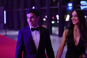 Marc Márquez barátnőjével, FIM-gála, Lausanne, 2025