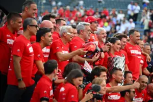 Marc Márquez és a csapat ünneplése, Japán Nagydíj, 2025, vasárnap